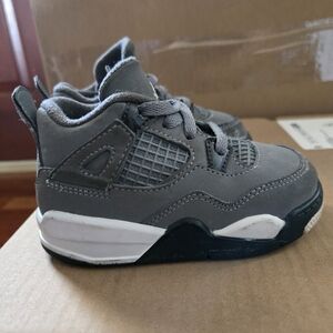 Jordan | Toddler Gray and White Sneakers